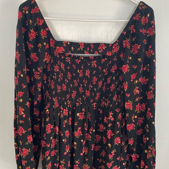 Old Navy Black Long-Sleeve Floral Smocked Dress - Picture 5 of 5